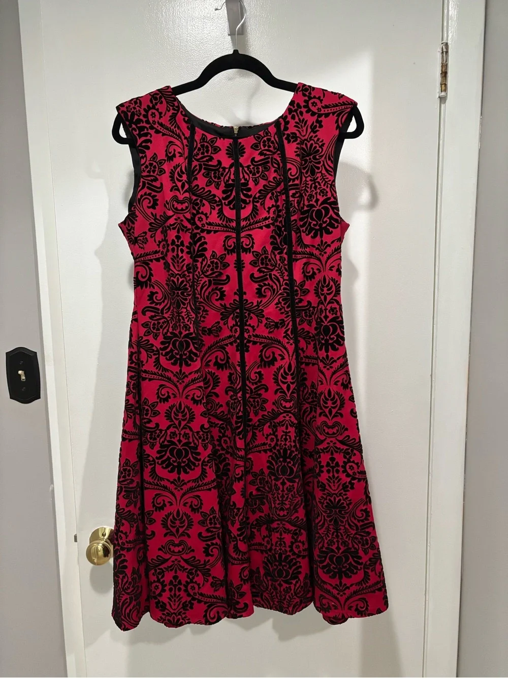 Roz & Ali Red and Black Sleeveless Midi Dress - Picture 1 of 8